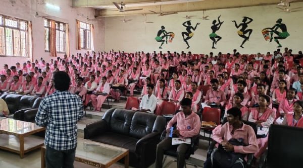बैठक करते छात्र बैठक करते छात्र