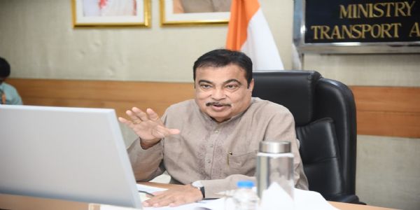 केंद्रीय सड़क परिवहन मंत्री नितिन गडकरी नई दिल्ली में पंजाब की राष्ट्रीय राजमार्ग परियोजनाओं की समीक्षा बैठक में । केंद्रीय सड़क परिवहन मंत्री नितिन गडकरी नई दिल्ली में पंजाब की राष्ट्रीय राजमार्ग परियोजनाओं की समीक्षा बैठक में ।