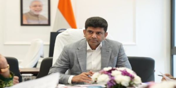 संचार राज्य मंत्री डॉ. चंद्र शेखर पेम्मासानी नई दिल्ली में पीएम‑वानी सुधारों पर जानकारी देते हुए। संचार राज्य मंत्री डॉ. चंद्र शेखर पेम्मासानी नई दिल्ली में पीएम‑वानी सुधारों पर जानकारी देते हुए।