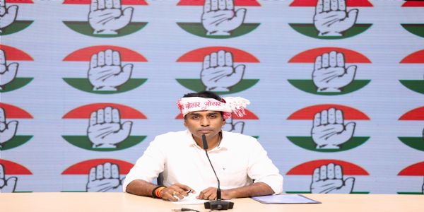 नई दिल्ली में कांग्रेस मुख्यालय में ग्रेट निकोबार परियोजना को लेकर पत्रकार वार्ता को संबोधित करते आदिवासी कांग्रेस के अध्यक्ष विक्रांत भूरिया।
