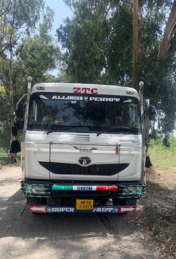 अवैध खनन के दौरान जब्त किए गए वाहन अवैध खनन के दौरान जब्त किए गए वाहन