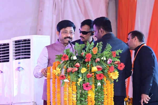 उत्तर प्रदेश सरकार के कैबिनेट मंत्री नंदी का छाया चित्र उत्तर प्रदेश सरकार के कैबिनेट मंत्री नंदी का छाया चित्र