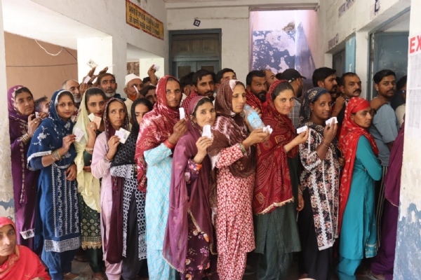 सिरमौर में प्रथम चरण में 83.52  प्रतिशत मतदान दर्ज - जिला निर्वाचन अधिकारी