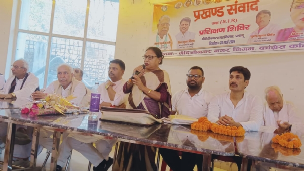 संवाद सह एसआइआर प्रशिक्षण में बोलती जिला अध्यक्ष विमला कुमारी संवाद सह एसआइआर प्रशिक्षण में बोलती जिला अध्यक्ष विमला कुमारी