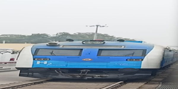 हाइड्रोजन ट्रेन। हाइड्रोजन ट्रेन।