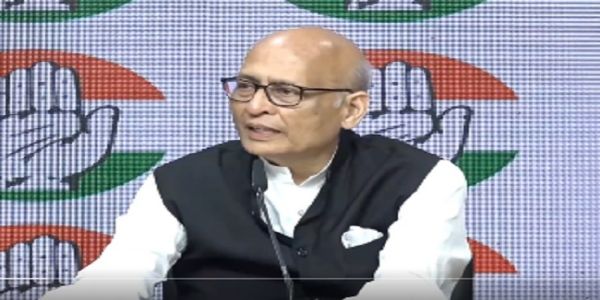 कांग्रेस के राज्यसभा सांसद और वरिष्ठ अधिवक्ता अभिषेक मनु सिंघवी एसआईआर पर पत्रकार वार्ता को संबोधित करते हुए। कांग्रेस के राज्यसभा सांसद और वरिष्ठ अधिवक्ता अभिषेक मनु सिंघवी एसआईआर पर पत्रकार वार्ता को संबोधित करते हुए।