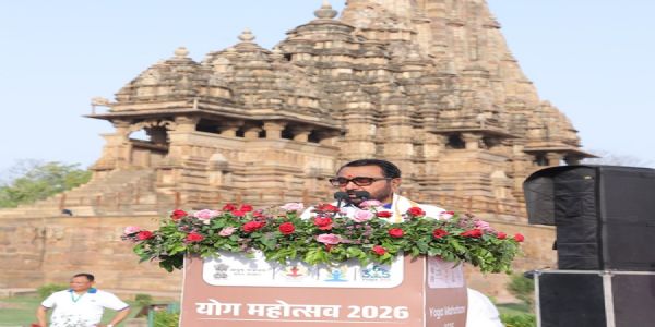 खजुराहो में अंतर्राष्ट्रीय योग दिवस कार्यक्रम को संबोधित करते हुए केंद्रीय मंत्री प्रताप राव जाधव खजुराहो में अंतर्राष्ट्रीय योग दिवस कार्यक्रम को संबोधित करते हुए केंद्रीय मंत्री प्रताप राव जाधव