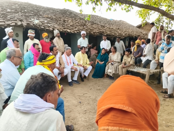 पन्नाः मंत्री परमार ने कुआं हादसे में दिवंगत श्रमिकों के परिजन से की भेंट पन्नाः मंत्री परमार ने कुआं हादसे में दिवंगत श्रमिकों के परिजन से की भेंट