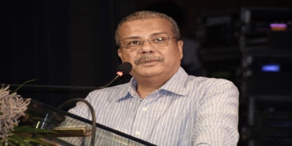 सदानीरा समागम को संबोधित करते हुए अपर मुख्य सचिव शिवशेखर शुक्ला