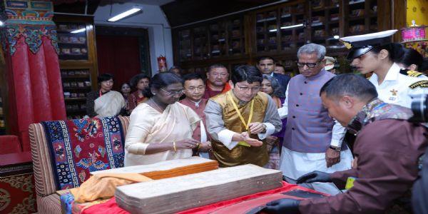 भारतकी राष्ट्रपतिले नामग्याल इन्स्टिट्यूट अफ टिबेटोलोजीको भ्रमण गरिन् भारतकी राष्ट्रपतिले नामग्याल इन्स्टिट्यूट अफ टिबेटोलोजीको भ्रमण गरिन्