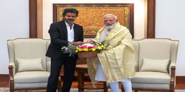 तमिलनाडु के मुख्यमंत्री जोसेफ विजय बुधवार को नई दिल्ली में प्रधानमंत्री नरेन्द्र मोदी से मुलाकात के दौरान तमिलनाडु के मुख्यमंत्री जोसेफ विजय बुधवार को नई दिल्ली में प्रधानमंत्री नरेन्द्र मोदी से मुलाकात के दौरान