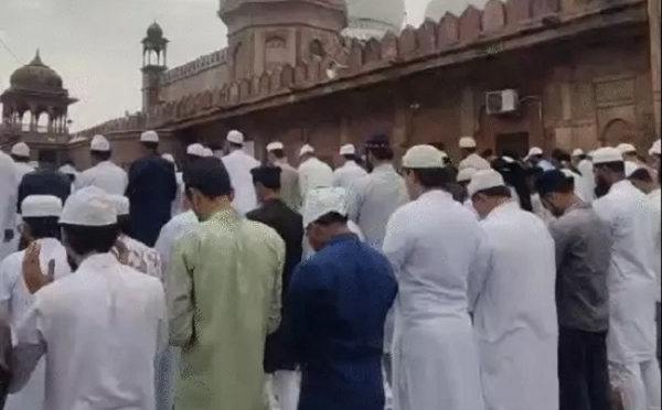 ईद पर नमाज (प्रतीकात्मक) ईद पर नमाज (प्रतीकात्मक)