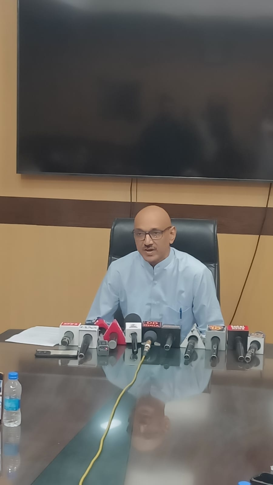 एम्स नई दिल्ली के कार्डियोलॉजी विभाग में प्रोफेसर डॉ अंबुज रॉय एम्स नई दिल्ली के कार्डियोलॉजी विभाग में प्रोफेसर डॉ अंबुज रॉय