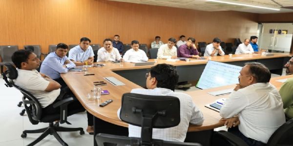 संभागायुक्त आशीष सिंह ने ली अधिकारियों की बैठक संभागायुक्त आशीष सिंह ने ली अधिकारियों की बैठक