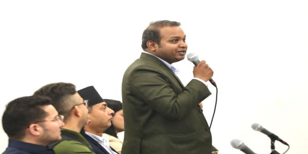 संसद में बोलते आरएसपी के सांसद दीपक साह संसद में बोलते आरएसपी के सांसद दीपक साह