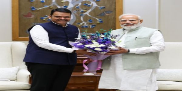 नई दिल्ली में प्रधानमंत्री नरेन्द्र मोदी ने की मुख्यमंत्री देवेंद्र फडणवीस से मुलाकात करते हुए नई दिल्ली में प्रधानमंत्री नरेन्द्र मोदी ने की मुख्यमंत्री देवेंद्र फडणवीस से मुलाकात करते हुए