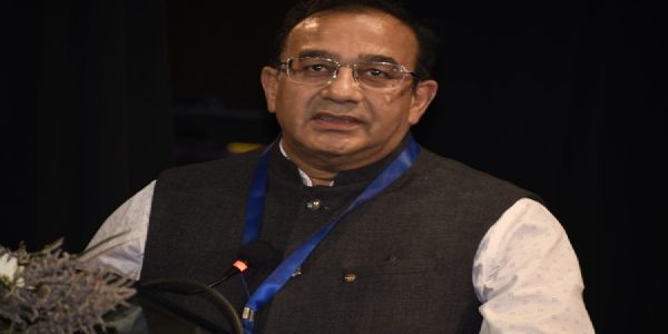 सदानीरा समागम को संबोधित करते हुए वैज्ञानिक डॉ. प्रकाश चौहान