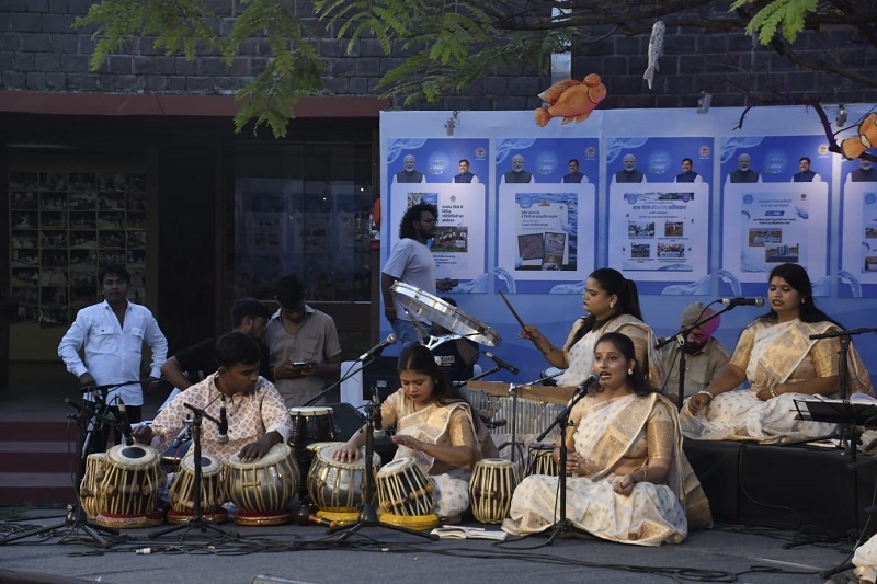 सदानीरा समारोह की सांस्कृतिक संध्या की प्रस्तुतियां सदानीरा समारोह की सांस्कृतिक संध्या की प्रस्तुतियां
