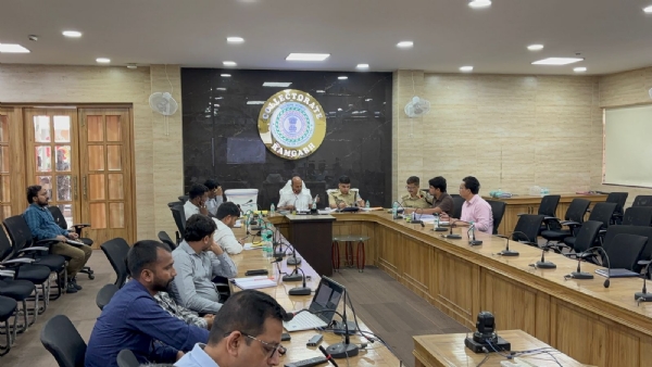 बैठक में शामिल लोग