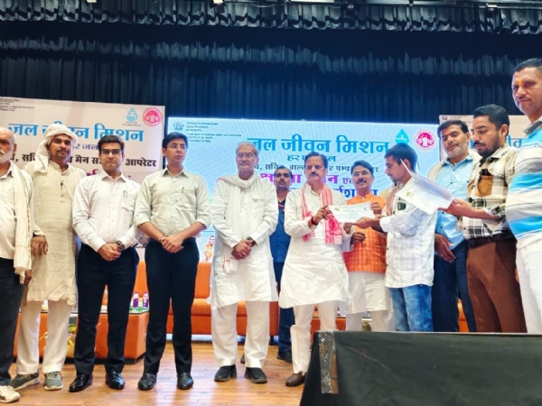 सरपंच निभाएं अहम भूमिका: उप मुख्यमंत्री शुक्ल