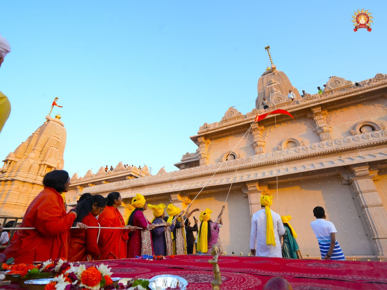 राम मंदिर के दुर्गा मंदिर पर ध्वजारोहण समारोह