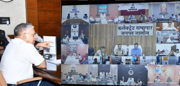 आनलाइन समीक्षा बैठक करते एसपी गोयल