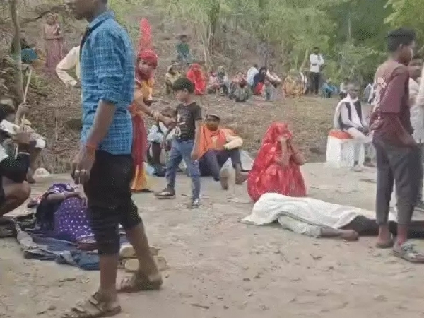 सडक पर घायल