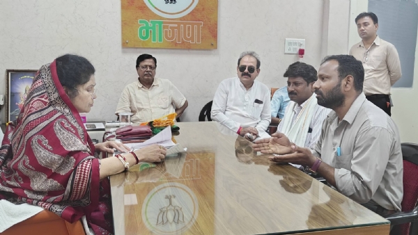 भाजपा प्रदेश कार्यालय में मंत्री कृष्णा गाैर ने कार्यकर्ताओं से किया संवाद भाजपा प्रदेश कार्यालय में मंत्री कृष्णा गाैर ने कार्यकर्ताओं से किया संवाद