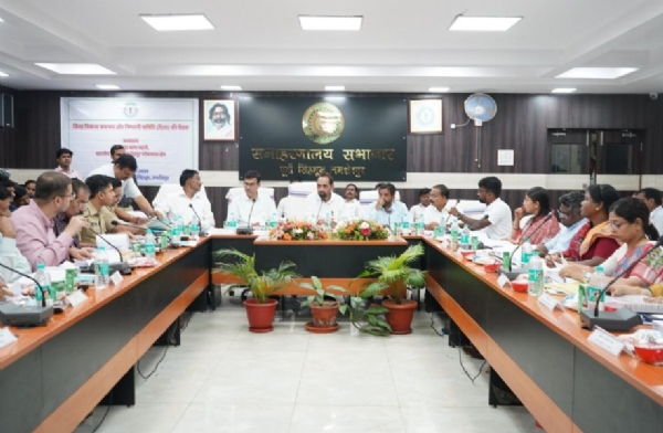 दिशा बैठक की अध्यक्षता करते सांसद विद्युत वर्णन महतो और सांसद राजीव रंजन दिशा बैठक की अध्यक्षता करते सांसद विद्युत वर्णन महतो और सांसद राजीव रंजन