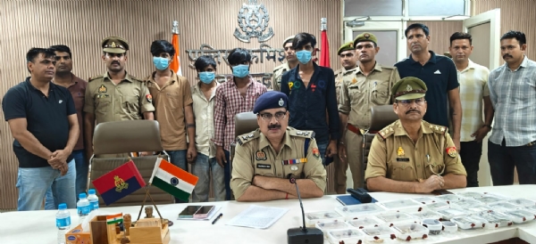 बंद पड़े घरों में रेकी कर चोरी करने वाले चार बदमाश गिरफ्तार, 50 लाख रुपए कीमत के जेवरात और नगदी बरामद बंद पड़े घरों में रेकी कर चोरी करने वाले चार बदमाश गिरफ्तार, 50 लाख रुपए कीमत के जेवरात और नगदी बरामद