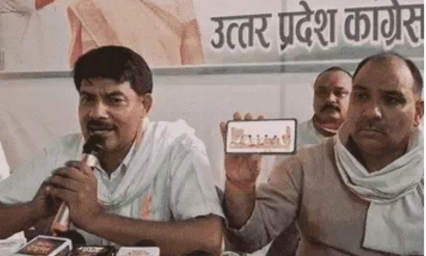 पत्रकारों से वार्ता करते प्रवक्ता संजीव पत्रकारों से वार्ता करते प्रवक्ता संजीव