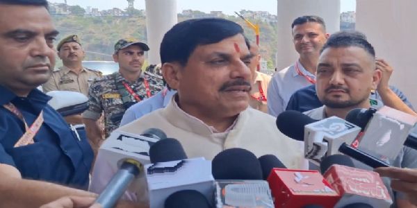 मप्र के मुख्यमंत्री मोहन यादव जम्मू में मीडिया से बातचीत करते हुए मप्र के मुख्यमंत्री मोहन यादव जम्मू में मीडिया से बातचीत करते हुए