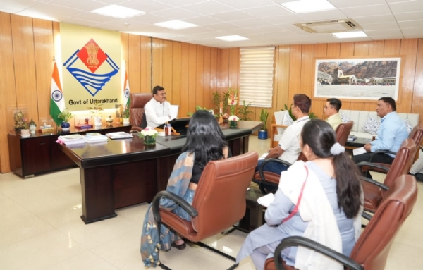 मुख्य सचिव आनन्द बर्द्धन  सचिवालय में खाद्य, नागरिक आपूर्ति एवं उपभोक्ता मामले विभाग की बैठक।