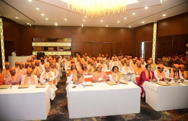 बैठक में उपस्थित भाजपा प्रदेश पदाधिकारी।