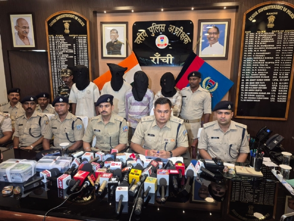 एसएसपी प्रेस वार्ता करते