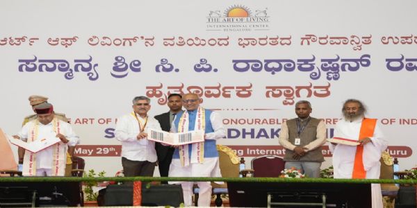 उपराष्ट्रपति ने डाक टिकट जारी किया उपराष्ट्रपति ने डाक टिकट जारी किया