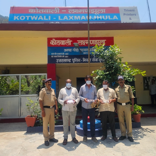 ठप्पेबाजी करने वालों को पुलिस ने किया गिरफ्तार