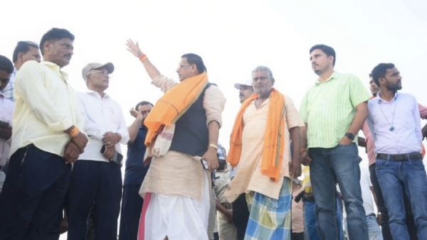 जायजा लेते मंत्री