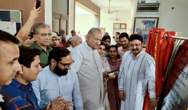 परियोजनाओं का उद्घाटन करते हुए सफीदों विधायक रामकुमार गौतम। परियोजनाओं का उद्घाटन करते हुए सफीदों विधायक रामकुमार गौतम।