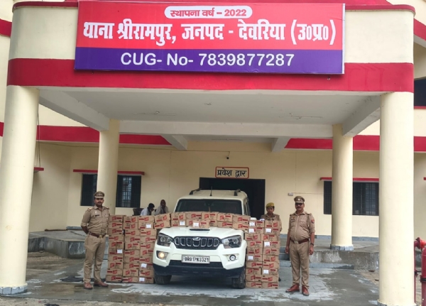 फोटो पुलिस ने शराब गाड़ी बरामद