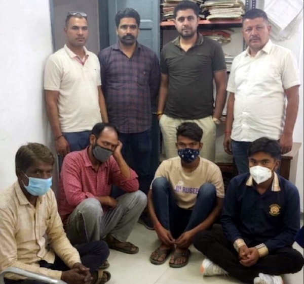 साइबर ठगी करने वाले चार आरोपी पुलिस गिरफ्त में। साइबर ठगी करने वाले चार आरोपी पुलिस गिरफ्त में।