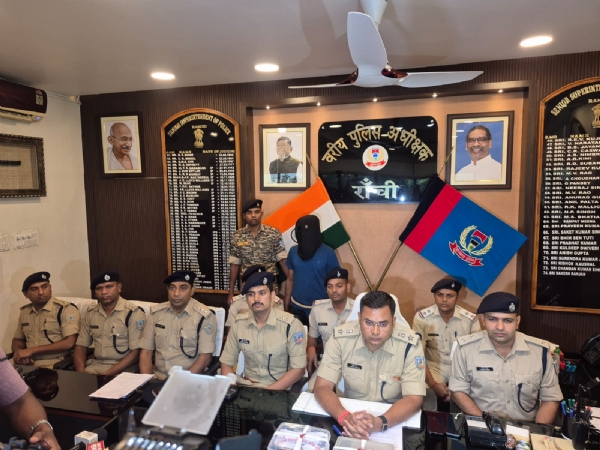 प्रेस वार्ता करते एसएसपी प्रेस वार्ता करते एसएसपी