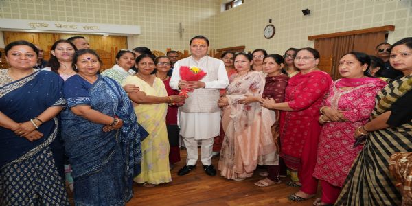 मुख्यमंत्री ने सुनी समस्याएं, निस्तारण के लिए निर्देश