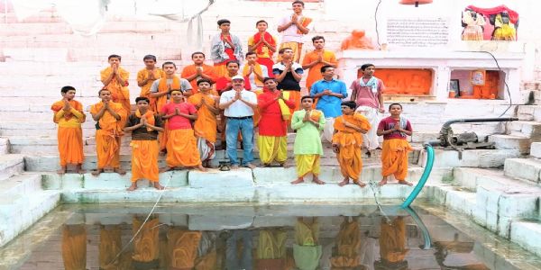 वाराणसी: मणिकर्णिका चक्रपुष्करिणी तीर्थ कुंड पर स्वच्छता के लिए अभियान