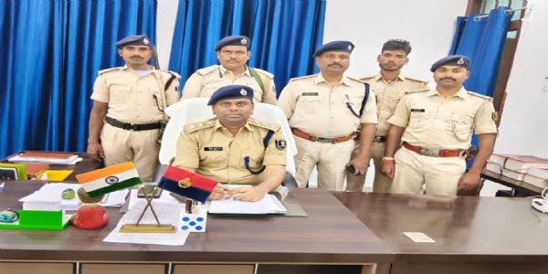 सुपौल-मधेपुरा पुलिस की संयुक्त कार्रवाई में तीन गिरफ्तार, लाखों के आभूषण व पूजा सामग्री बरामद