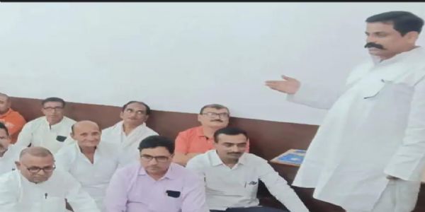 देवरिया में कांग्रेस की बैठक में संगठन मजबूती पर जोर, हटेंगे निष्क्रिय पदाधिकारी