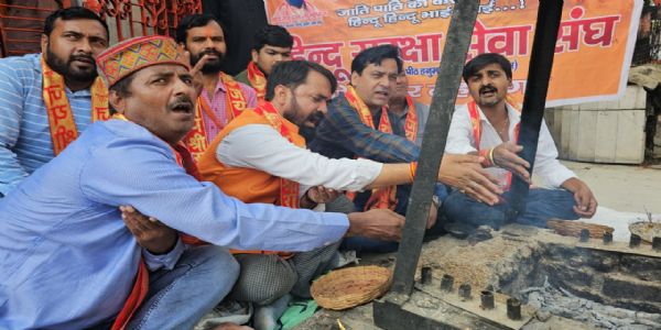 बंगाल में ‘सनातनी सरकार’ की कामना को लेकर हवन