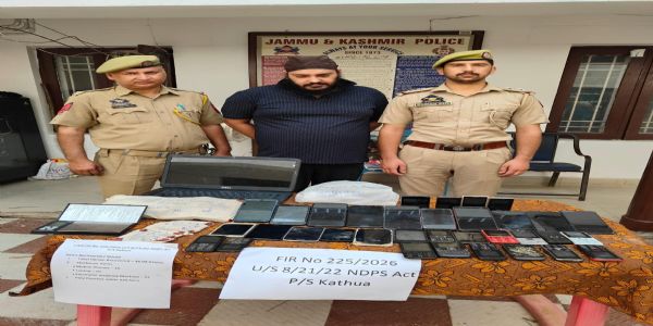 कठुआ पुलिस की बड़ी कार्रवाई-35 ग्राम चिट्टा बरामद, नकदी व 35 मोबाइल फोन जब्त, एक तस्कर गिरफ्तार