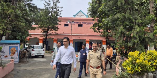 पूर्वी चंपारण जिले में नीट यूजी-2026 की परीक्षा शांतिपूर्ण संपन्न,डीएम-एसपी परीक्षा केन्द्रो पर रहे भ्रमणशील