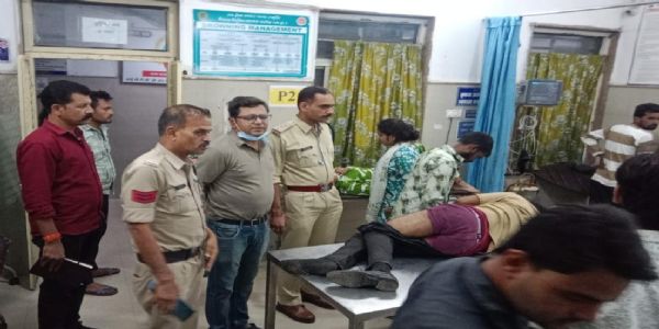 दमोह: तिदौनी के पास खड़ी ट्रैक्टर-ट्रॉली में घुसी कार, छह लोग घायल